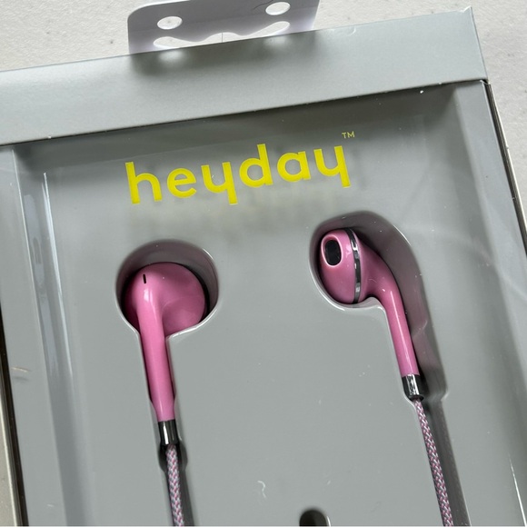Heyday Wired Earbuds w/ Microphone 3.5mm Aux Jack Headphones Candy Pink (NEW) - Picture 5 of 6
